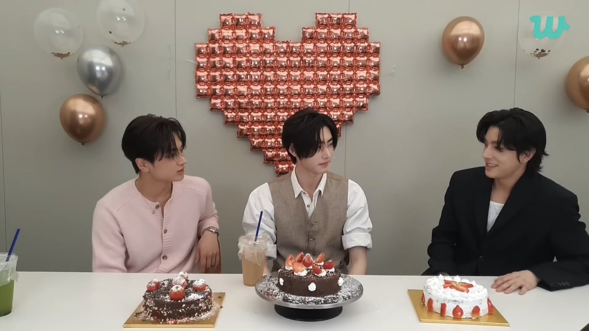 and this 02z live was one year ago…
HOW DID TIME FLY BY SO QUICK?!?!!

it only felt like yesterday when they did this live… decorating their cakes 😭😭