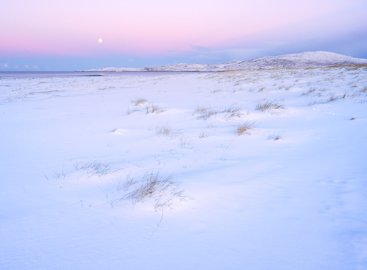 nigeldanson's tweet image. Snow on the beach - one of the calmest feelings on earth