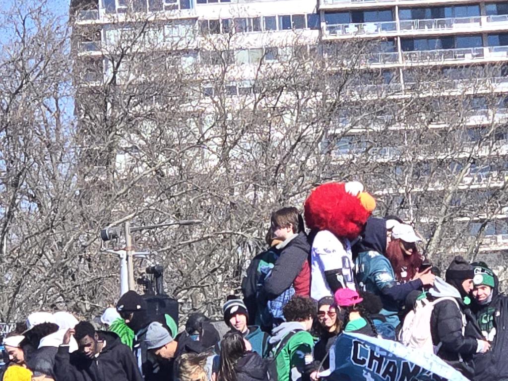 tomfromabington's tweet photo. Who knew.....Elmo bleeds green! https://t.co/4bumALGMx0