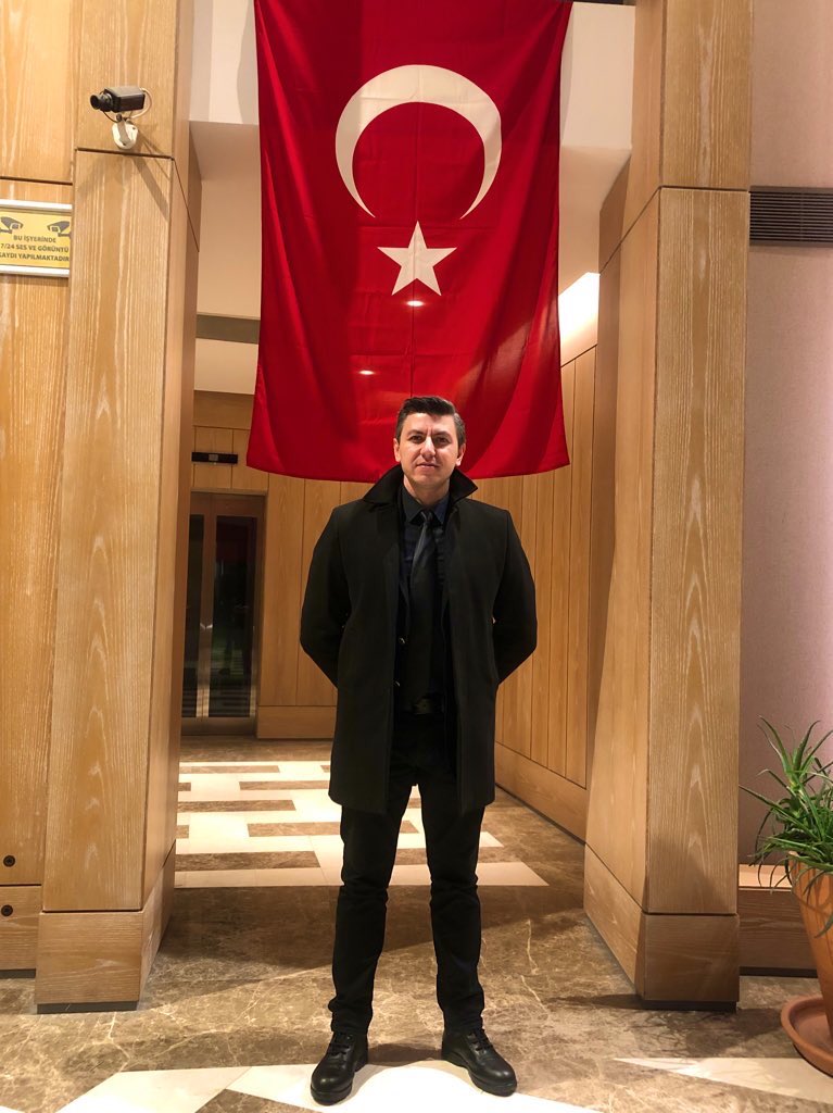 eyup_khvc's tweet photo. Üstümüzden eksilmesin tek kırmızı konsepti.. #RedChallange https://t.co/Z8PZKBgpkl