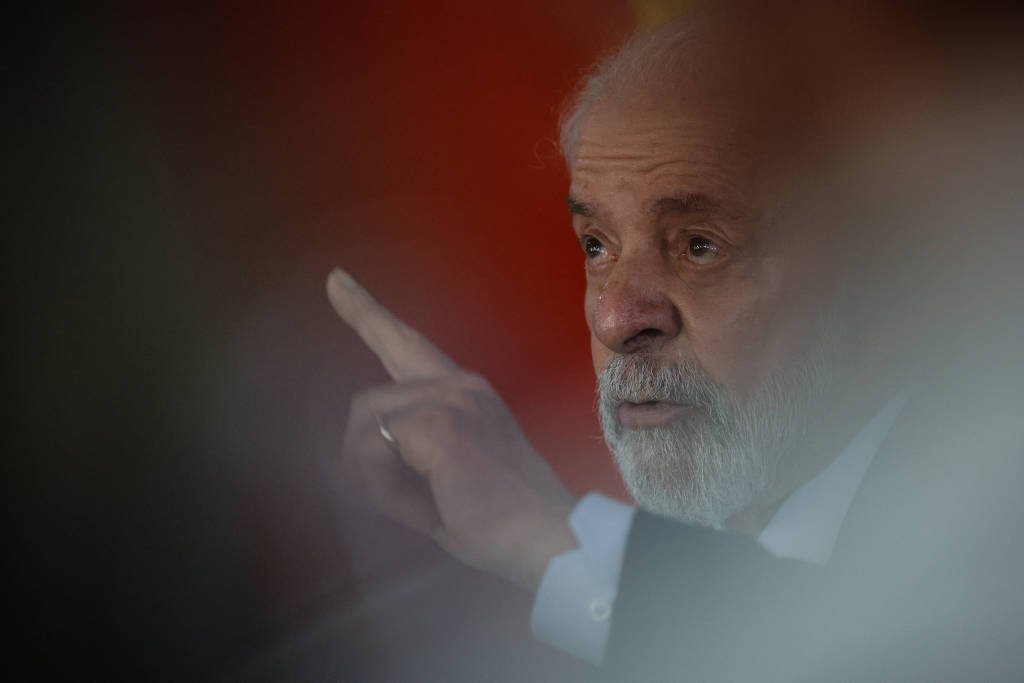 Datafolha: Aprovação de Lula desaba para 24% e é a pior de todos os seus mandatos folha.com/p8tud09g