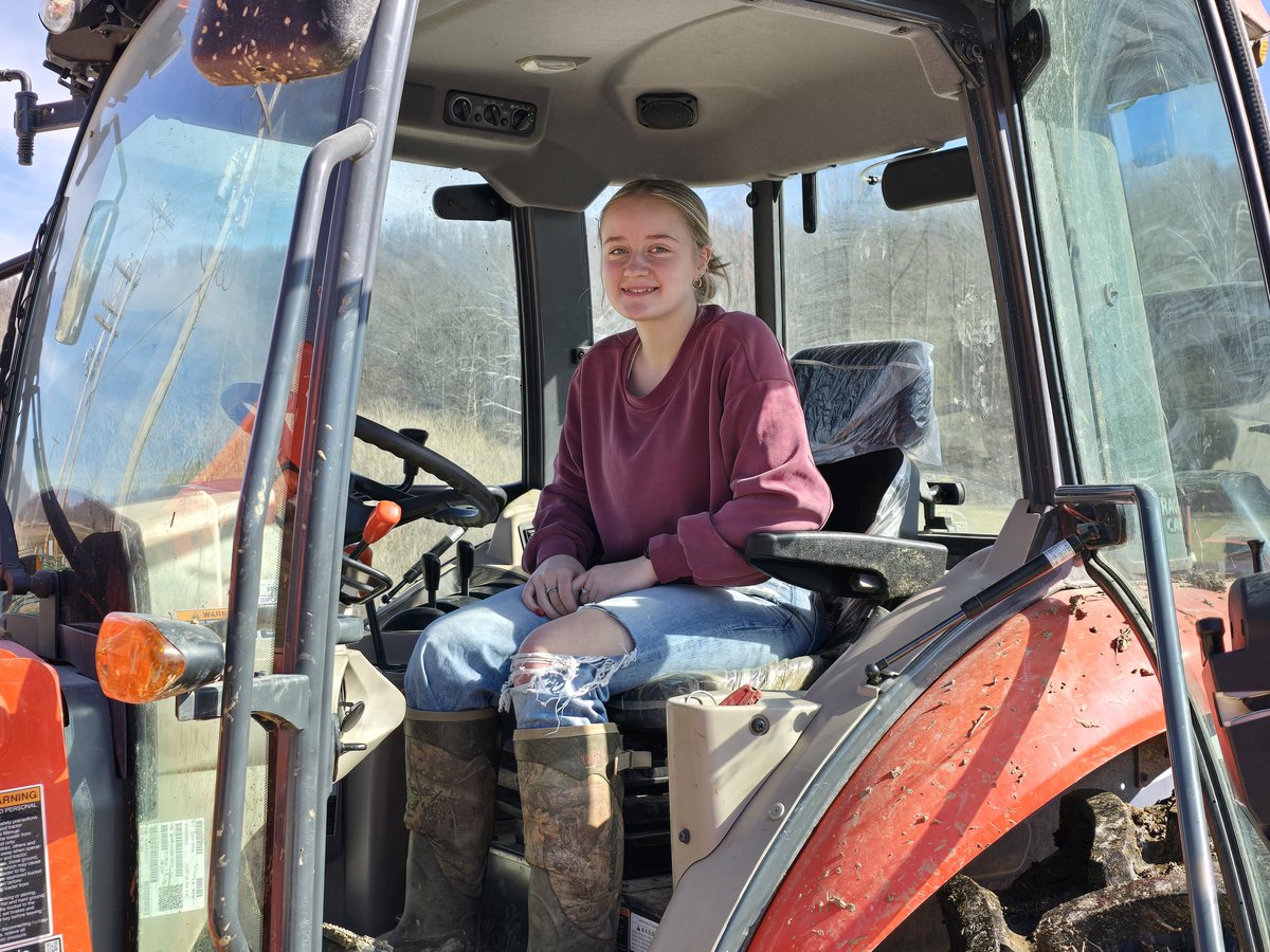 Liberty drove a tractor today for the first time, but she's never been one who is afraid to try new things. You'd never know that she hadn't done it before based on how cautiously and smoothly she operated it. Way to go, Liberty!