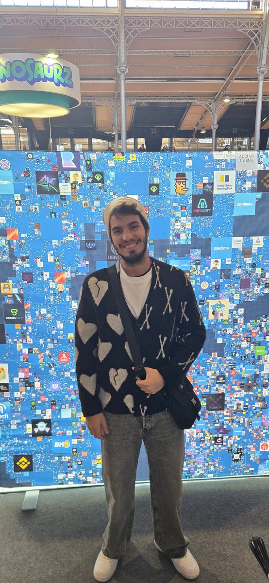 SlimiesNFT's tweet image. Day 2 at @nft_paris
Great ambiance.
Amazing talk by @bryanbrinkman and @mondoir about ART as a breath of fresh air amid so many memecoins and blockchain noise.
A huge ape wandering around stole the show.
New good friends and great connections.
Dope artwork created in real…