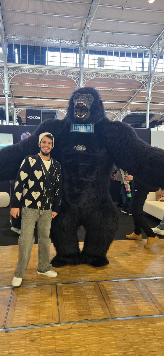 SlimiesNFT's tweet image. Day 2 at @nft_paris
Great ambiance.
Amazing talk by @bryanbrinkman and @mondoir about ART as a breath of fresh air amid so many memecoins and blockchain noise.
A huge ape wandering around stole the show.
New good friends and great connections.
Dope artwork created in real…
