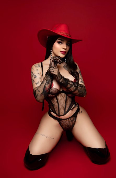 Watch Karely Ruiz's leaked NSFW photo on TwXstars