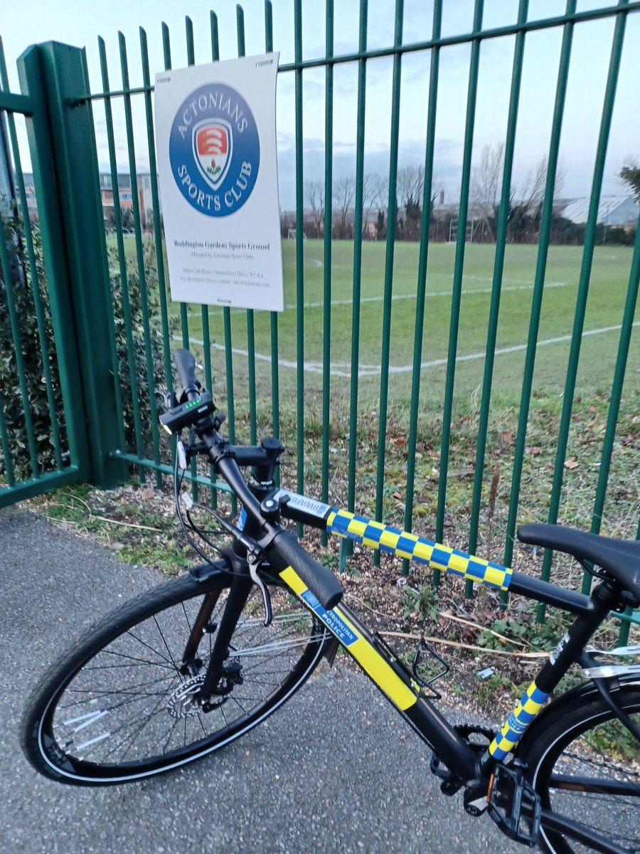 MPSEalingCommon's tweet photo. Out on patrol around #ealingcommon ward this late shift on the new police cycle speaking to residents and deterring #crime #asb at hotspots. #mylocalmet #neighbourhoodpolicing https://t.co/haLN7wBedn