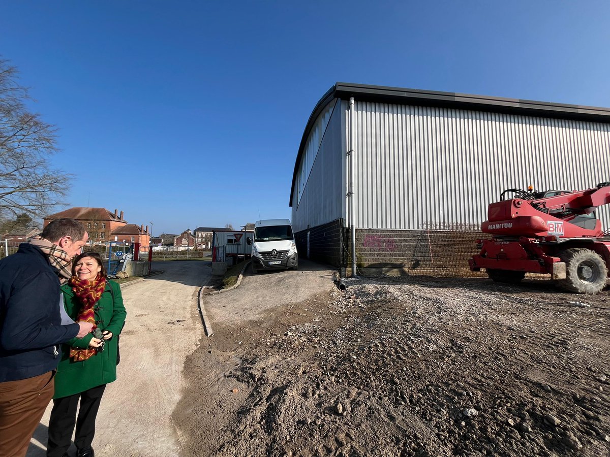 A_Linkenheld's tweet image. #landrecies #avesnois
Belle déambulation sous le ☀️ d’hiver à la découverte des projets portés par le Maire @francoiserlem , notre colistier.
Reconstruction de l’EHPAD, extension de la salle de sport, logements sociaux neufs et rénovés, commerces… l’avenir se prépare bien 👍 !