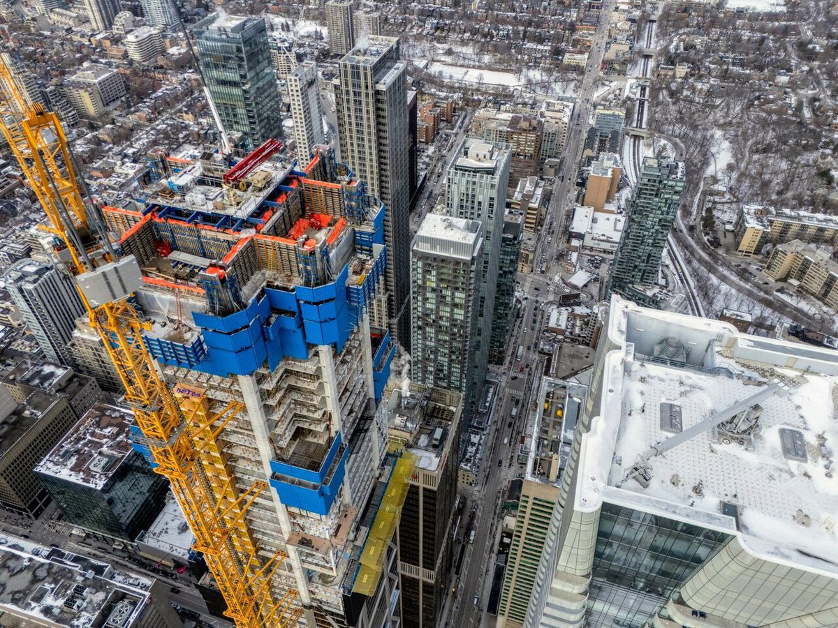 Having reached its fourth mechanical section, The One is approaching the 300 metre mark. urbantoronto.ca/news/2025/02/o…

#Toronto #architecture #skyline #construction