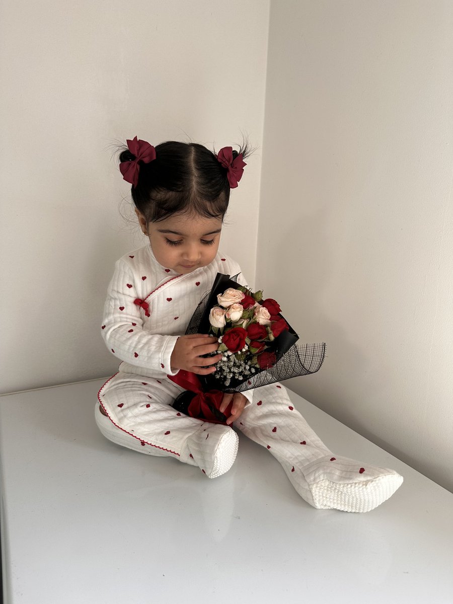 zainabbhx's tweet photo. My favourite Galentine 💌 

@yasflorals https://t.co/1myyTEaj6M