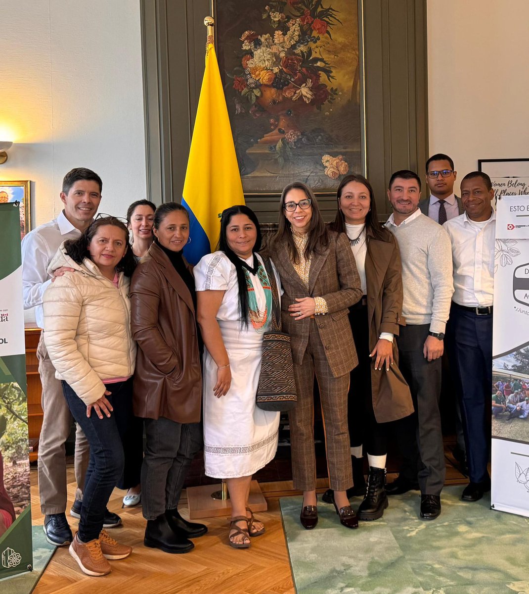 The promotion of sustainable value chains positively impacts inclusion and economic growth in communities. We were glad to receive a delegation from <a href="/SOCODEVI/">SOCODEVI</a> and cacao producers from different 🇨🇴 regions who participated in the 2025 edition of the #AmsterdamCacaoWeek 🇳🇱.