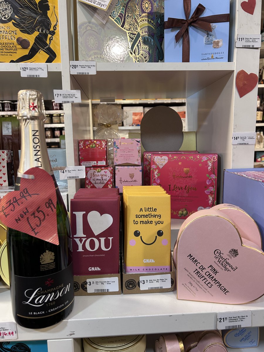 EpicerieLudo's tweet image. It's not too late #Chorlton We're still open until 9pm tonight!Our fridges are full with cheeses, wine, sparkling wines, Champagne and other savoury treats. Our shelves are full of Chocolate Of course, we are still able to make bespoke hampers. Happy Valentine's Day! 🥂📷🍷❤️