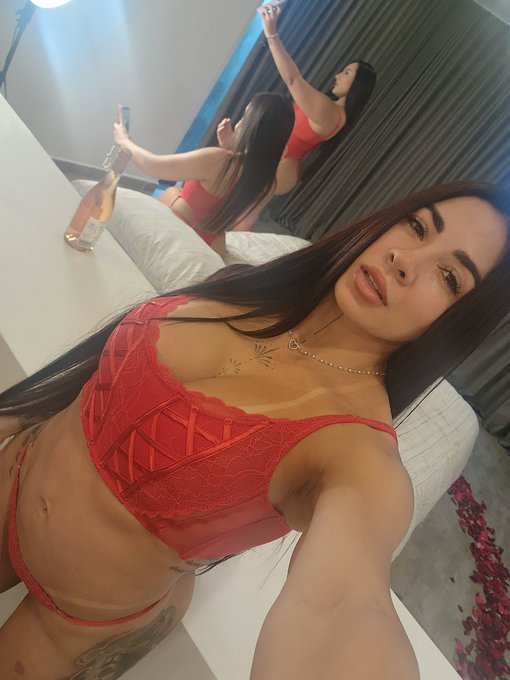 Watch Silvana Lee's leaked NSFW photo on TwXstars