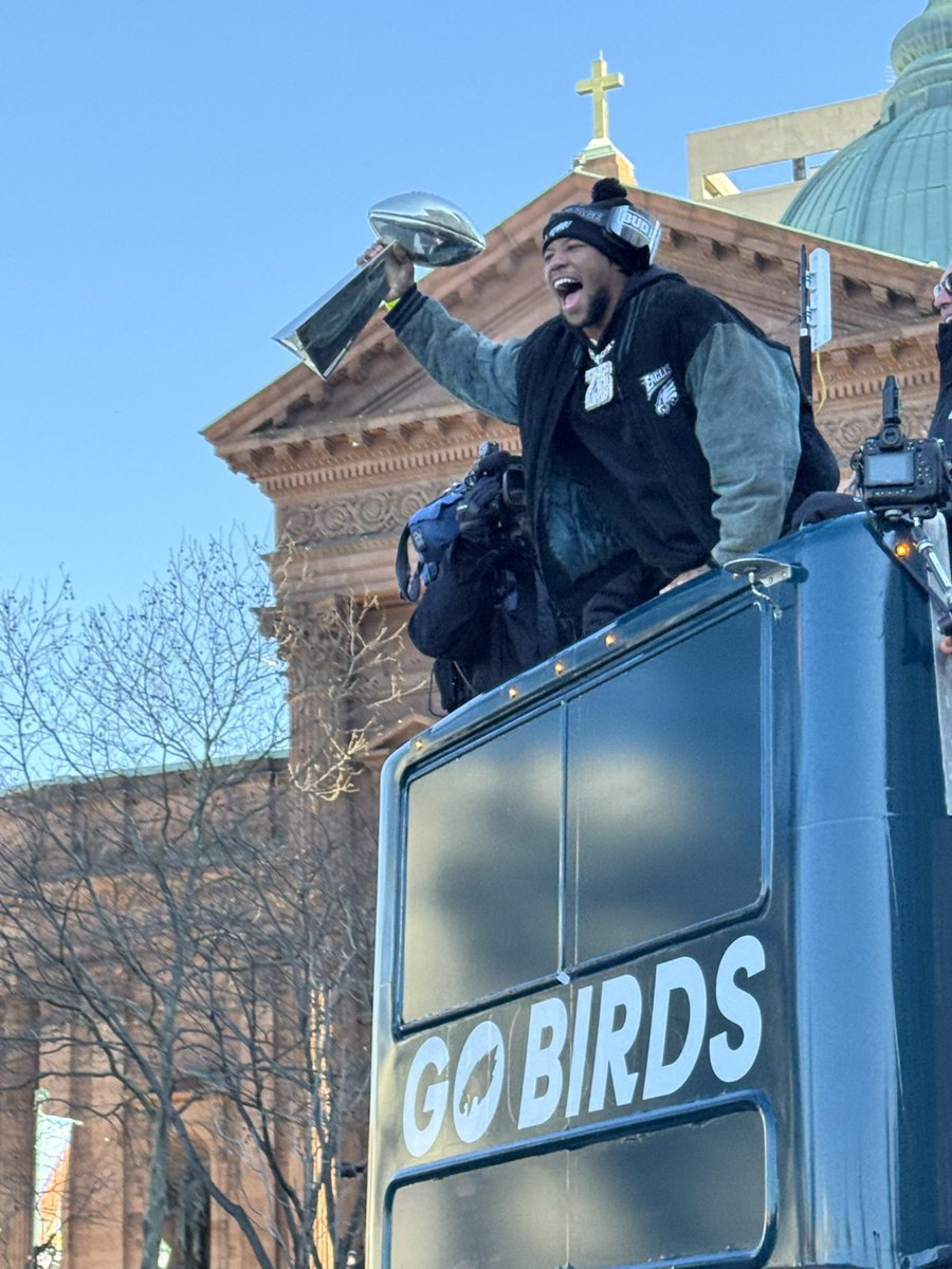 claw1400's tweet image. Thank you @saquon. @Eagles