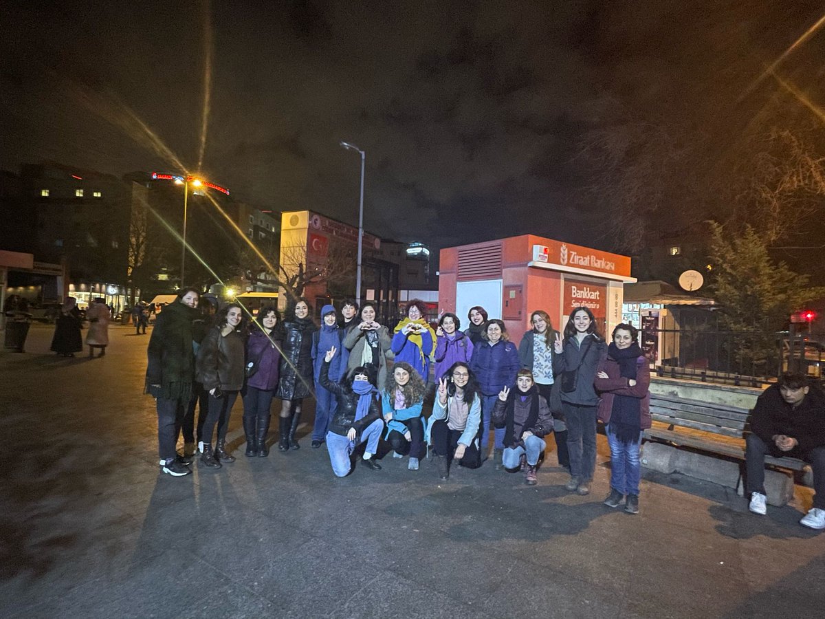 Kadınlar Birlikte Güçlü (@kbguclu) on Twitter photo 14 Şubat eylemimizde gözaltına alınan yol arkadaşlarımızın bir kısmı aramızda. Diğer arkadaşlarımızı da almaya gidiyoruz.
Mücadelemizden vazgeçmeyeceğiz! 14 Şubat eylemimizde gözaltına alınan yol arkadaşlarımızın bir kısmı aramızda. Diğer arkadaşlarımızı da almaya gidiyoruz.
Mücadelemizden vazgeçmeyeceğiz!