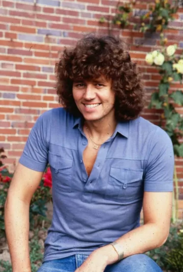 BookLover2020's tweet photo. My "secret" #LoveIn5WordsOrLess is Bev Bevan 🥰🥰🥰 https://t.co/3gQAw9Txo8