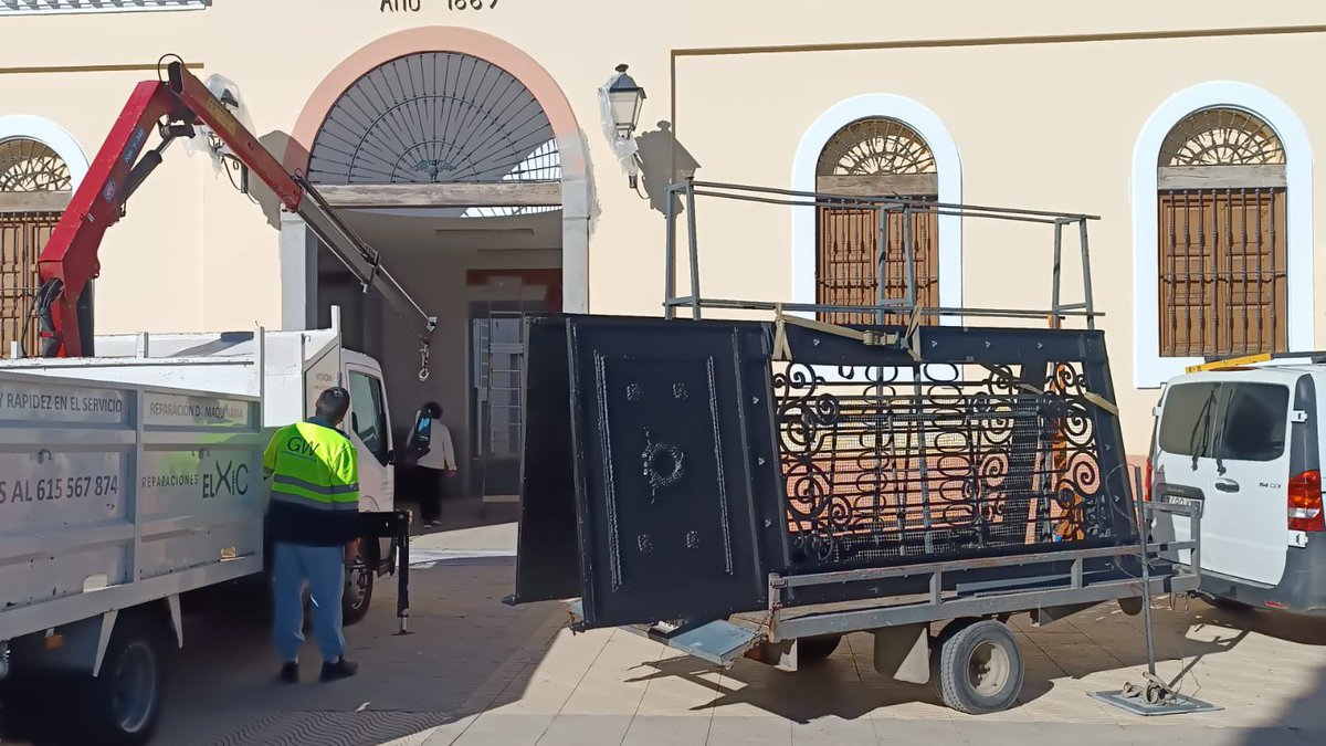 El cementeri de #Catarroja recupera la seua històrica porta 108 dies després de la tragèdia nostresnoticies.es/catarroja-ceme…