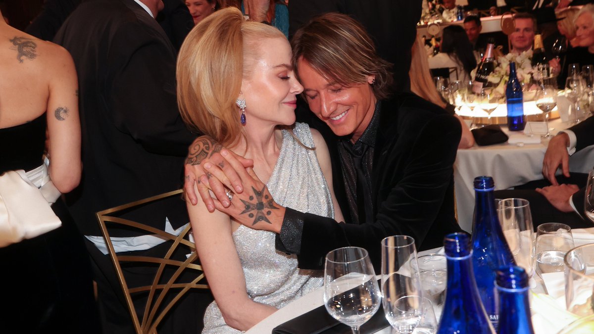 goldenglobes's tweet image. Some people give flowers for #ValentinesDay. These couples give golden moments. 🌹🏆 #GoldenGlobes