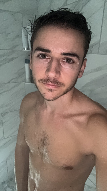 notstanchris's tweet photo. shower + me = ? https://t.co/Wkjii5Ry2o