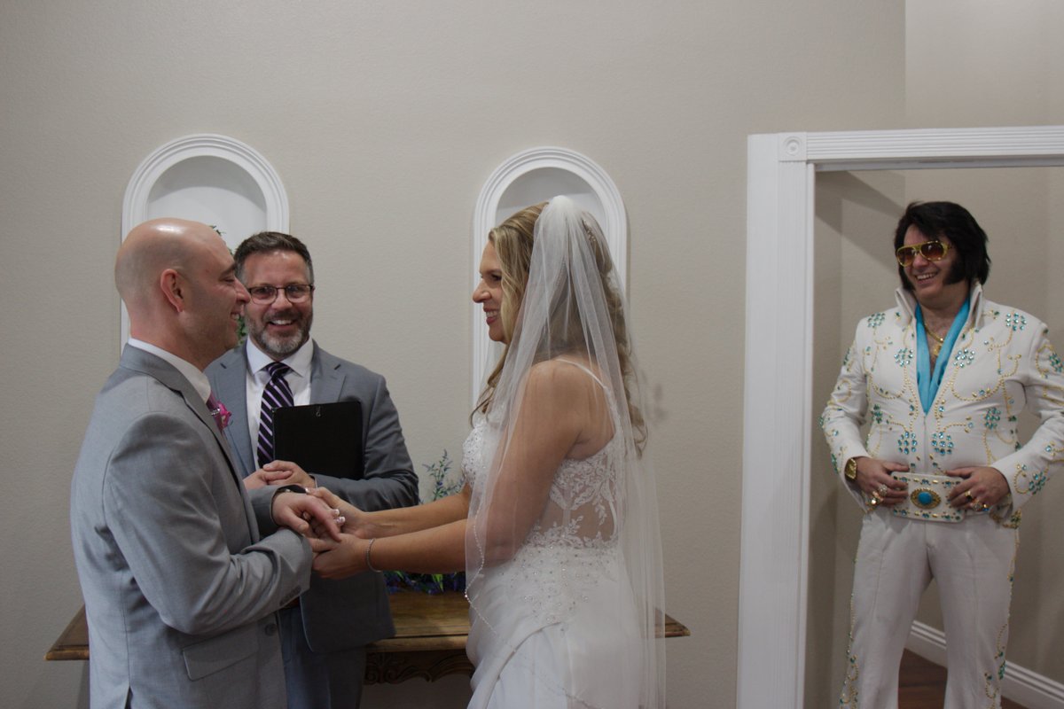 MrPerlishells's tweet image. My 2nd wedding photo shoot.