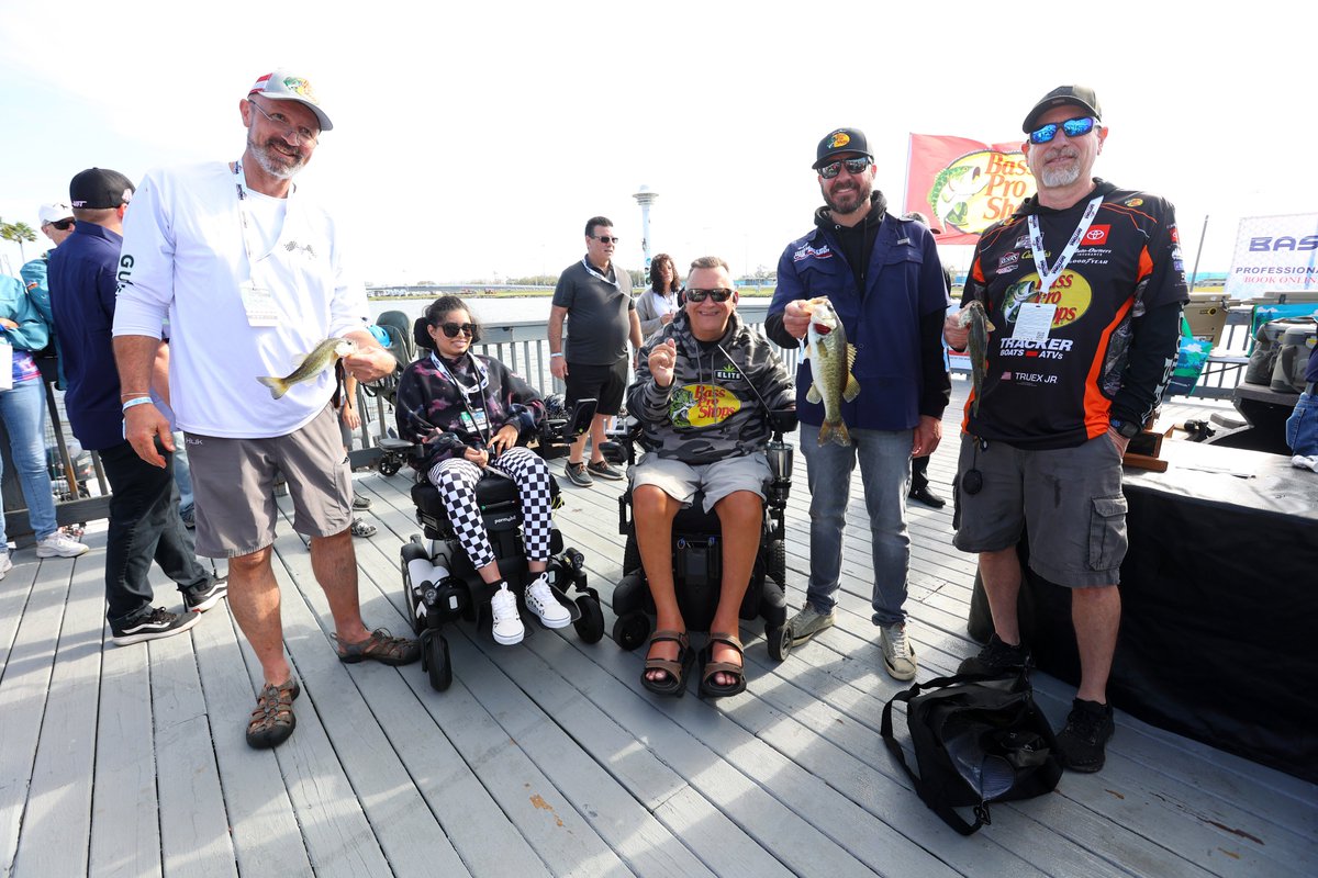BuonicontiFund's tweet image. We had a great day on the infield lake with Darrell Gwynn and the #DarrellGwynnChapter of the #BuonicontiFund for this year's installment of #HotRodsandReels.
We had a great bunch of drivers and sponsors, all for a great cause