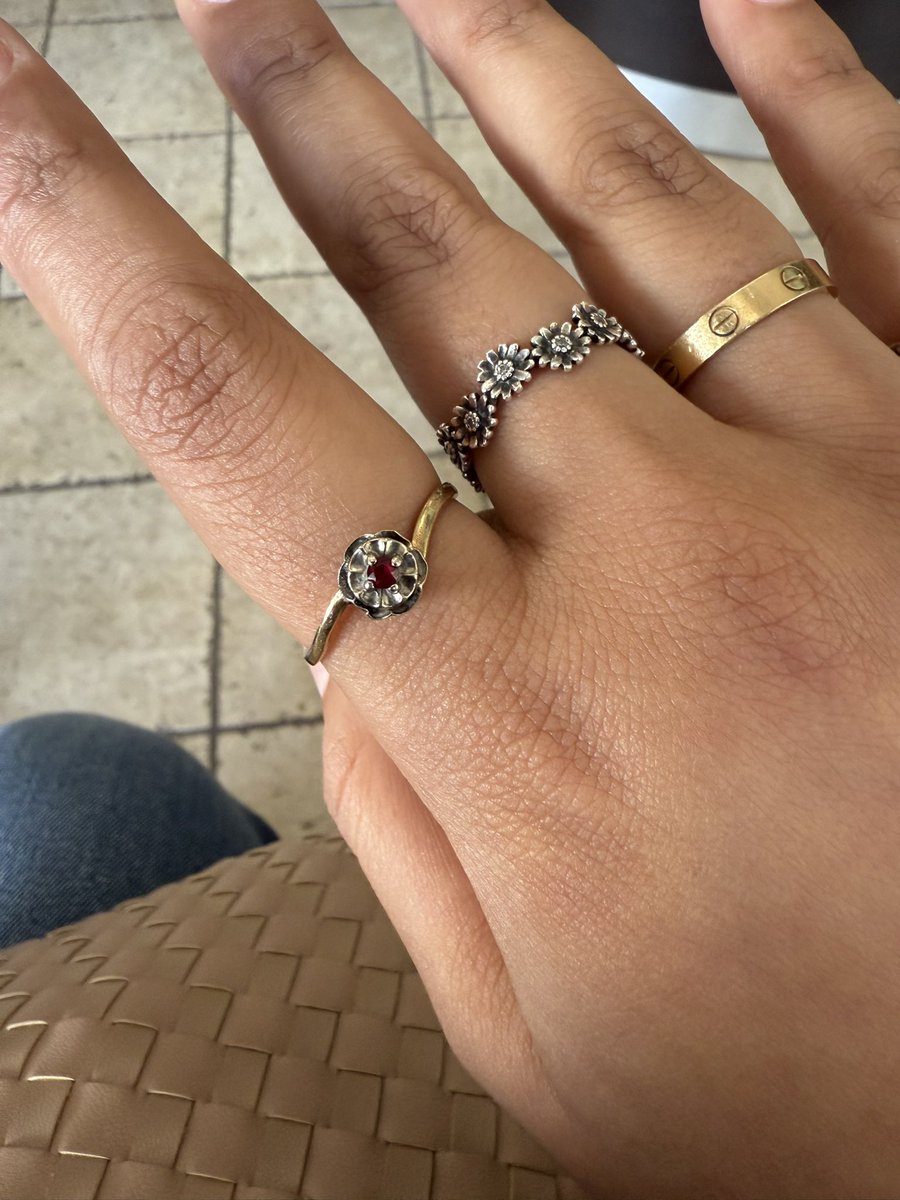 grandma gave me her ruby red flower ring 🌹❣️🥹