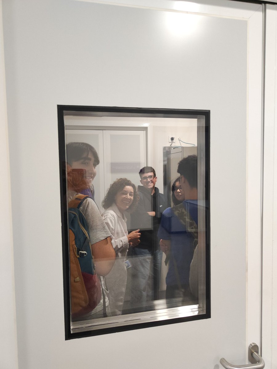 Hoy recibimos a los alumnos de 3° y 4° ESO del #IESSanNicolás

Muchas gracias a nuestr@s compañer@s <a href="/OlgaTapiaBIOCEL/">Grupo NeuroBiologia Humana (ULL)</a>, <a href="/aafonsoal/">A. 🇮🇨</a>, #RuthRubio y M°Rosa y Antonio (Animalario) por su colaboración 😉

#DespertandoVocaciones
#CuriosidadCientífica 
#SomosITB