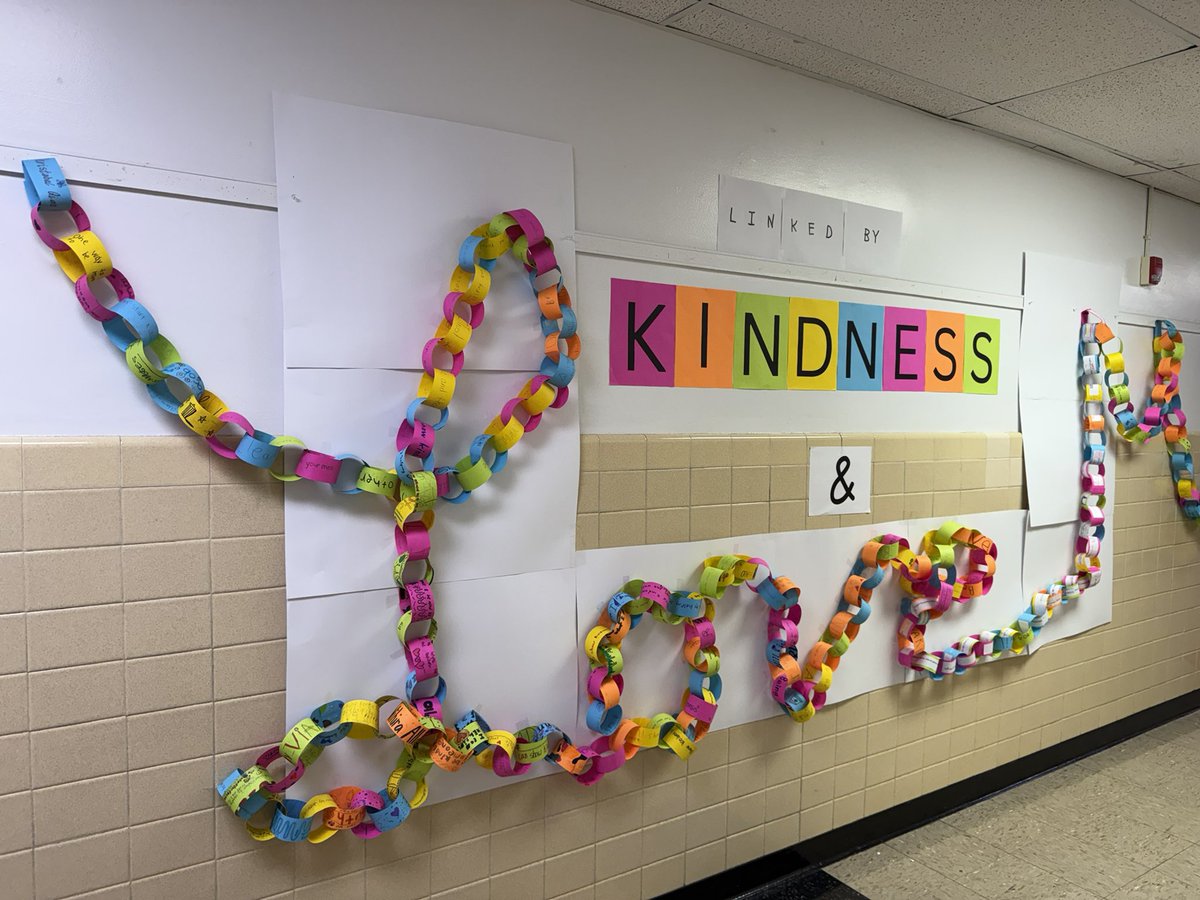 “Linked By Kindness &amp; Love” ❤️ ❤️

Spectacular school-wide display created by Mrs. Wyman, Mrs. Krimmel, and each of our students! 

#LakeHiElem