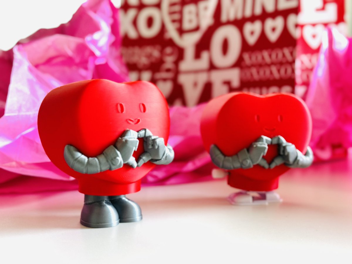 SteveTalkowski's tweet photo. Happy Valentine’s Day!
These were meant to release two weeks ago, but a week of the flu and a last minute freelance gig got in the way.
I’ll have some #sketchbot related goodies along with these up on an online store soon.
❤️🤖👏 https://t.co/k3LezcWeEH