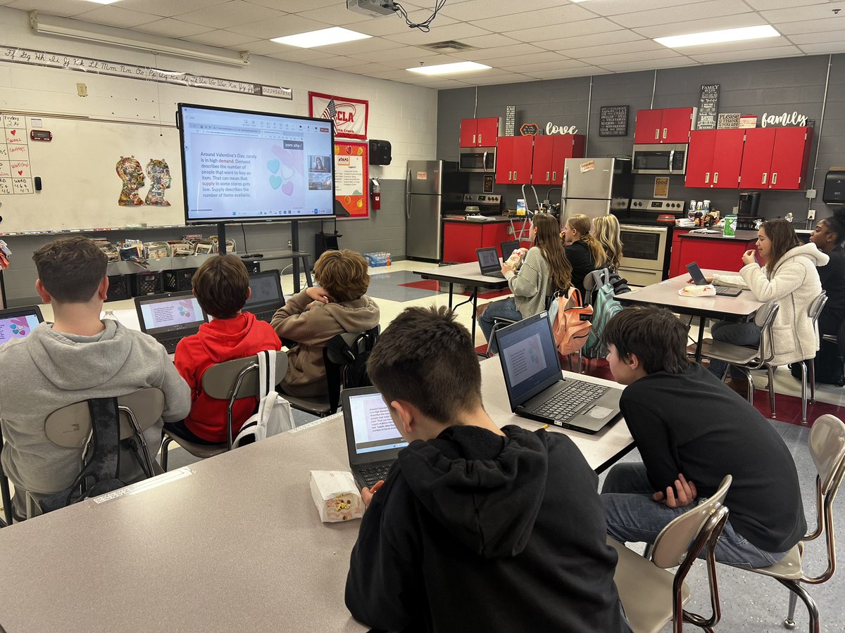 Today, we had a fantastic time in a virtual Sweet Savings Workshop with <a href="/EVERFI/">EVERFI</a> ! We even connected with a class from North Carolina, learning valuable financial skills while having fun! <a href="/SCMFalcons/">Stewarts Creek MS</a> <a href="/RuCoCTE/">RuCo CTE</a>