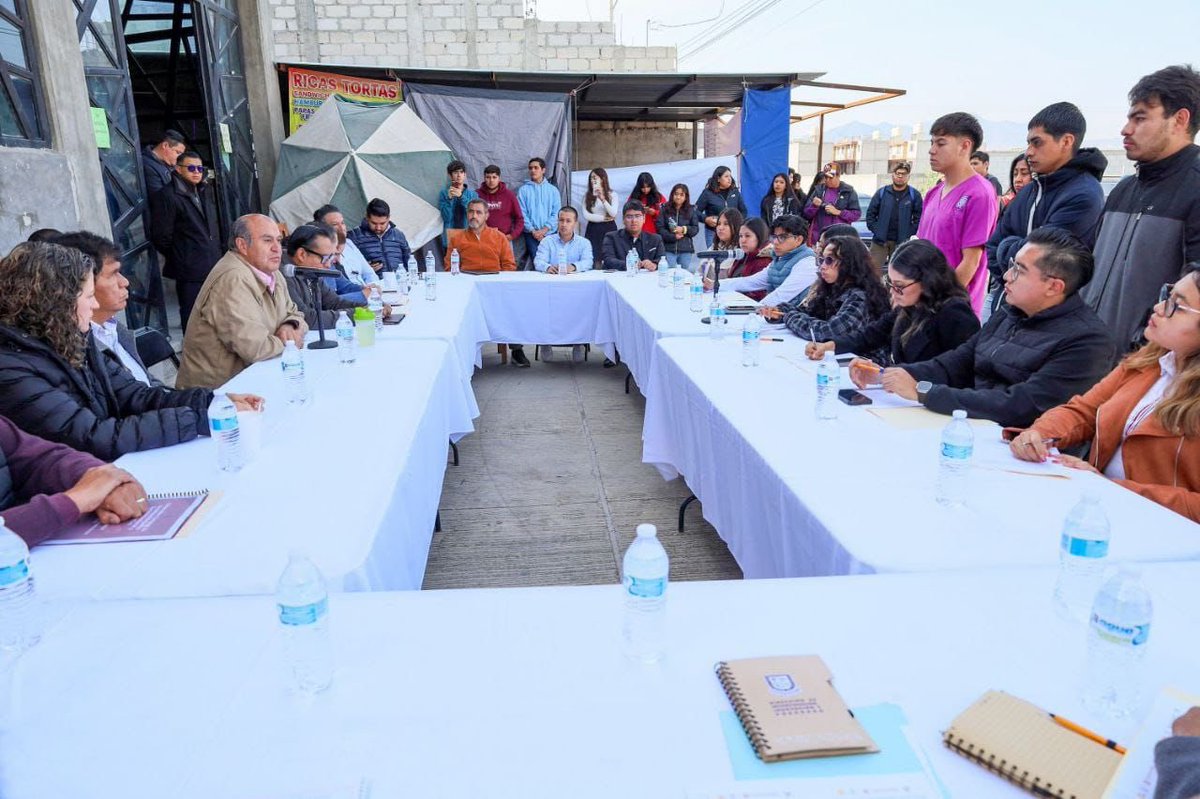 natycastrejonv's tweet photo. Desde la @UPPachuca, reafirmamos que el diálogo es la base para construir acuerdos y avanzar. Con apertura y respeto, hemos logrado consensos con las y los estudiantes que permitirán el regreso a clases en línea (por ahora) y la atención a sus demandas.

En el gobierno de @juliomenchaca_, garantizamos su derecho a una educación de excelencia. Ustedes son el alma de nuestro sistema educativo, y trabajamos incansablemente para brindarles las mejores condiciones para su desarrollo y éxito.

¡Sigamos dialogando y construyendo juntos un mejor futuro para Hidalgo!

#PrimeroLaEducación #NatyCastrejón