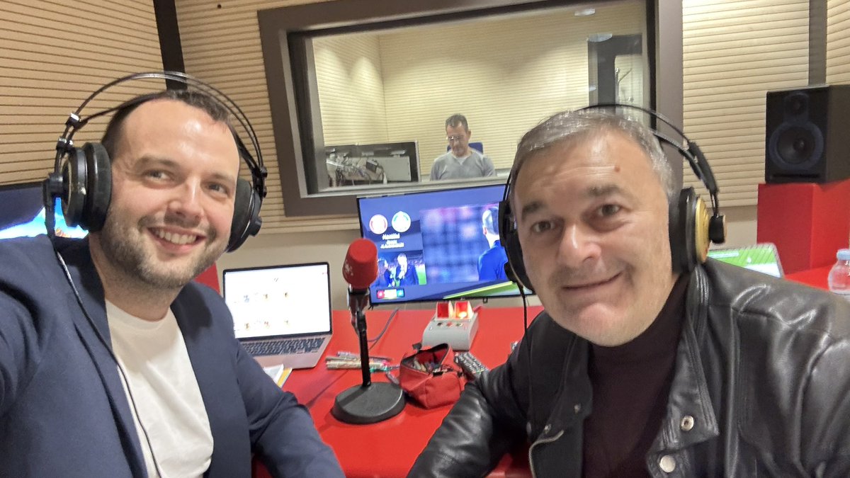 ⚽️🎙️Para acabar la semana nos enamoramos de la radio y de la emoción del deporte…..

Hoy contamos en <a href="/PartidodelaOnda/">El Partido de la Onda</a> 

<a href="/GironaFC/">Girona FC</a> 🆚 <a href="/GetafeCF/">Getafe C.F.</a> 

Junto a <a href="/10chussss/">jesus</a>  y todo el equipazo de <a href="/ondamadrid/">Onda Madrid</a> 

¡Súbete a la onda! 🏟️
#radio #deporte