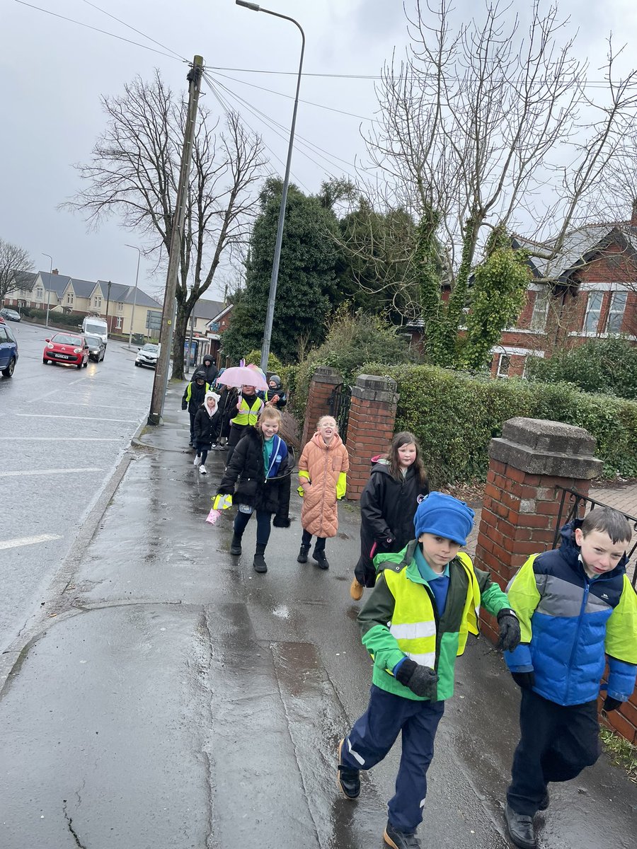 ☔️Cawsom hwyl ar ein taith gerdded heddiw er y glaw.🚶🚶‍♀️
☔️We had fun on our walk today. The rain didn’t hamper our efforts.🚶🚶‍♀️