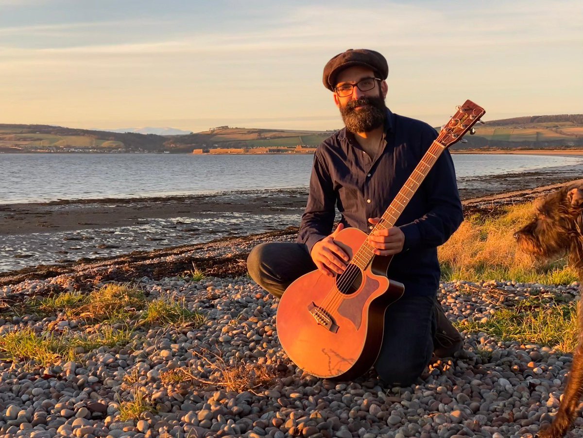 OBRIM LA TAVERNA FOLK!
És un espai amigable on ens trobem per a cantar i tocar cançons tradicionals i populars que coneixem de sempre. No cal saber cantar, només tenir-ne ganes! Si saps tocar algun instrument, porta'l! Dinamitzat pel @EstudiFantastic. Cada divendres de 19 a 21!