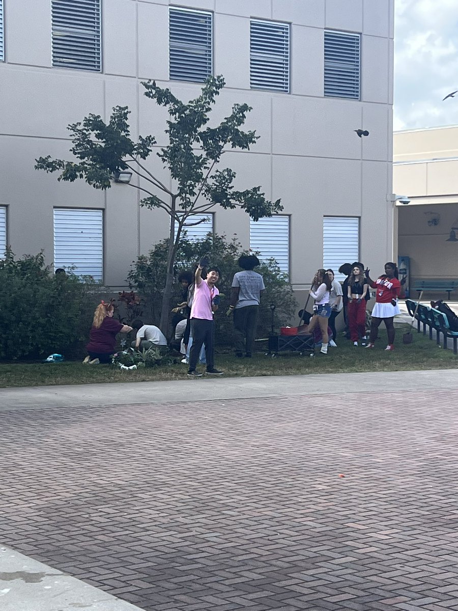 Monifa  Nealy tweet media