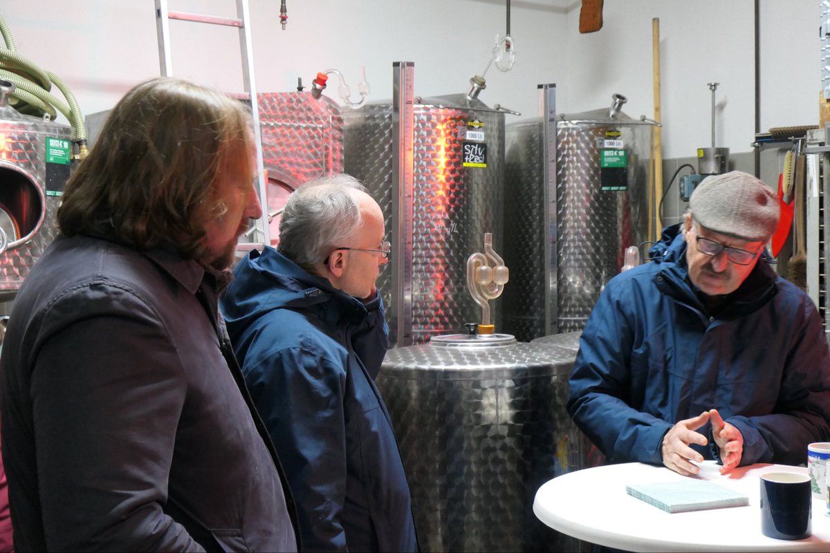 Michael_Jahn_GB's tweet image. Mit Toni Hofreiter und @MatthiasGastel beim Weingut Dolde in Linsenhofen.