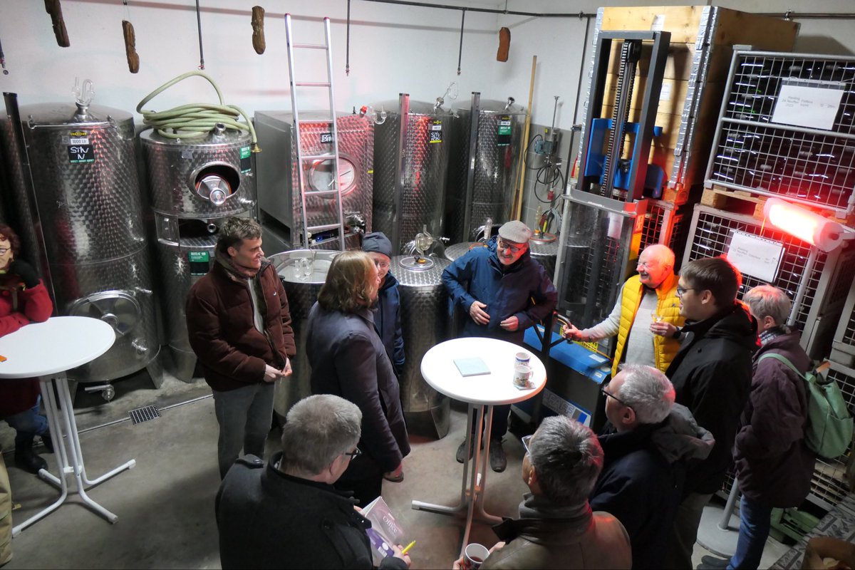 Michael_Jahn_GB's tweet image. Mit Toni Hofreiter und @MatthiasGastel beim Weingut Dolde in Linsenhofen.