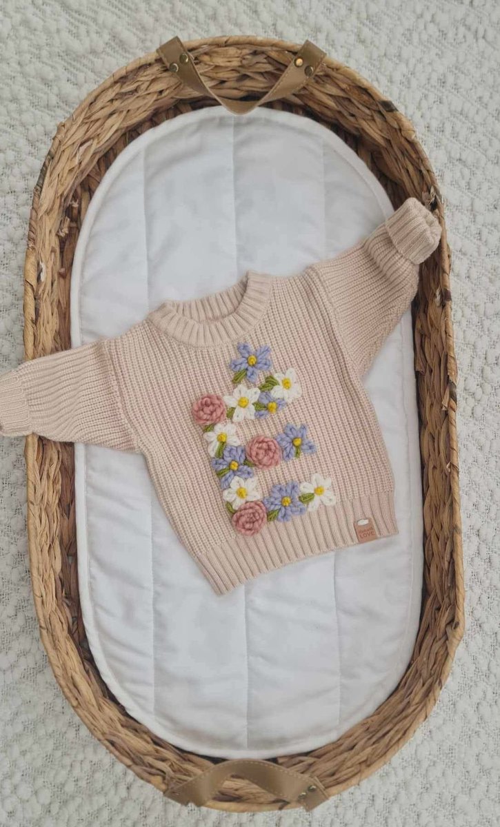 It’s always good to support small #Wexford businesses. We’re pretty chuffed with this custom made jumper we got from Sara at Grey Rabbit Design for our newest addition. She does great work. 👏😎