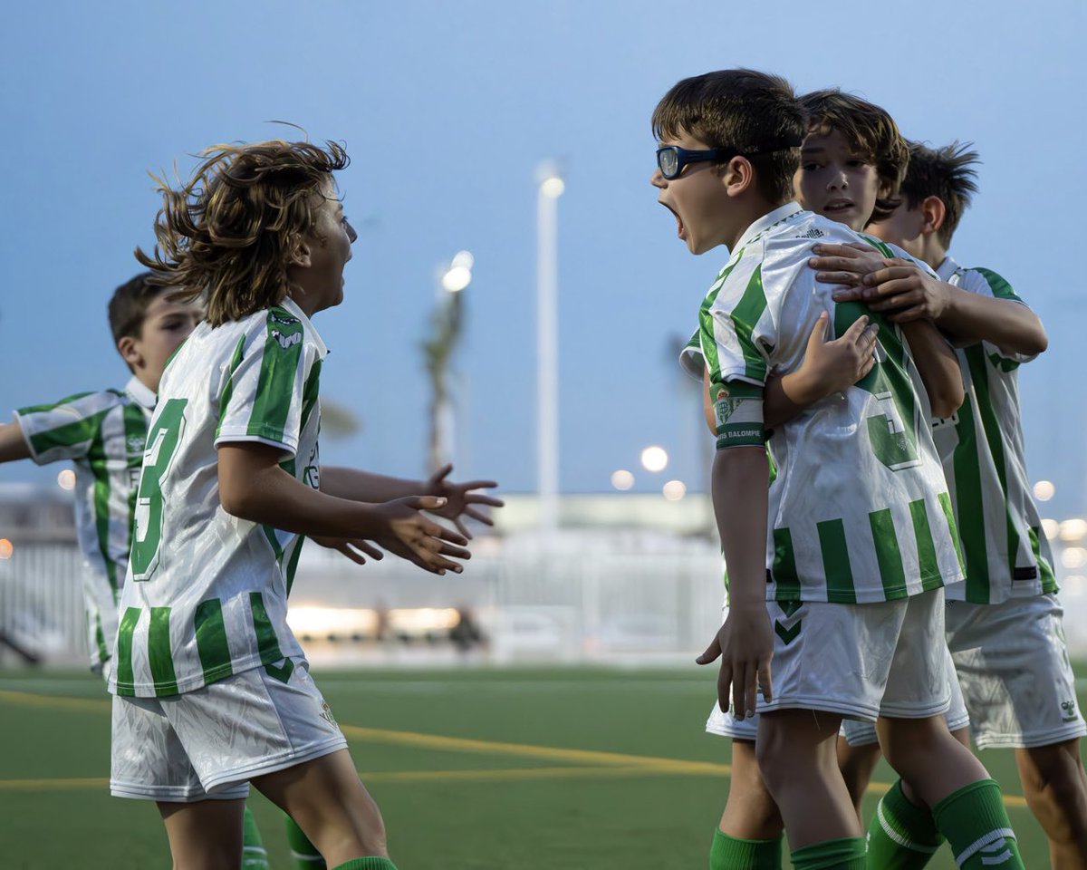 ¡El #RBBbenjamínA también se ha llevado la victoria en el derbi ante el Sevilla en la Ciudad Deportiva Rafael Gordillo por 4-2! 💪🏼⚡

¡Pura #CanteraBetis! 💚😊