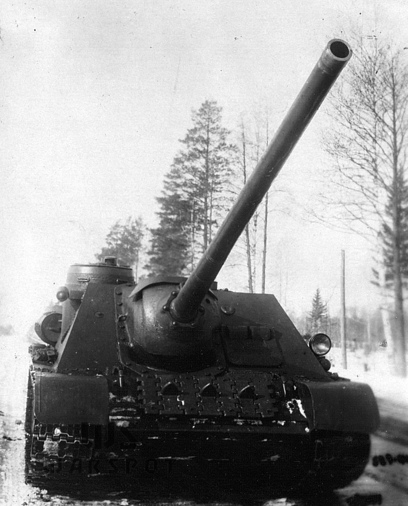 Tank_Archives's tweet photo. The 122 mm D-25 hit hard, but it was big and bulky. The 85 mm D-5 was a lot more compact, but insufficient to deal with front armour of the latest German heavy tanks. The 100 mm D-10 that entered trials #OTD in 1944 struck a balance between the two. #tanks #history #WW2 #WWII https://t.co/LyUb3geC8M