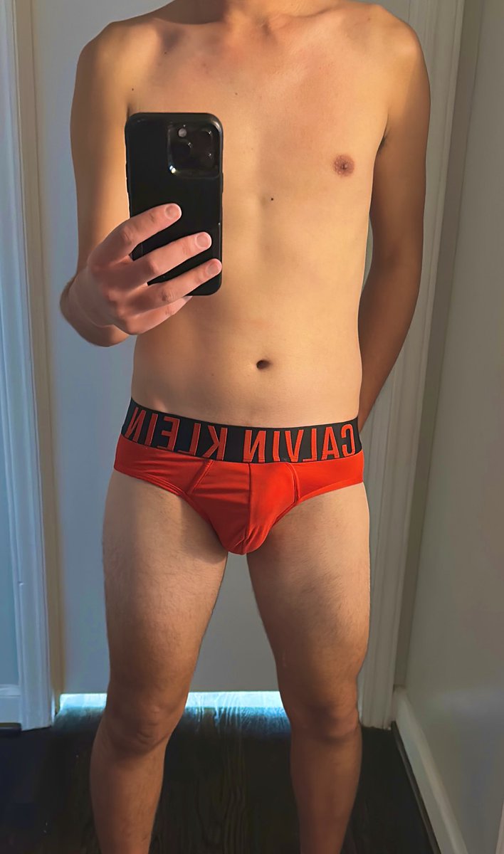 To all my briefs/speedo lovers I appreciate your love and support and wish you all a Happy Valentine’s Day ❤️

#briefsboy #speedoboy #briefslover #speedolover #gayspeedo