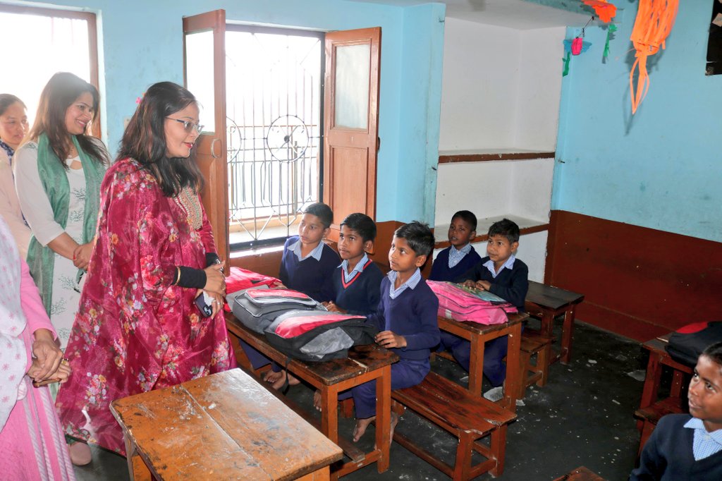 PRODefDehradun's tweet image. Celebrating their Diamond Jubilee, the MIGHTY SIKHS #GarudGunners reached out to the children at Anuvit Jati Ashram Paddhati Anuvasiya Vidyalaya , Raiwala &amp;amp; provided essential items like clothing &amp;amp; stationery to #uplift the less privileged &amp;amp; #enabling them for a bright future.