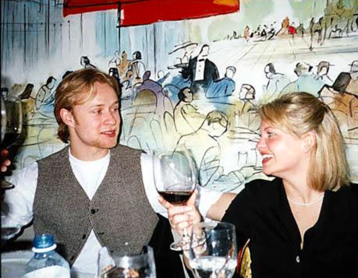 ExpertOfFood's tweet image. Cheers to forever 🥂💘 @MrsDeejHale  #ForeverValentine