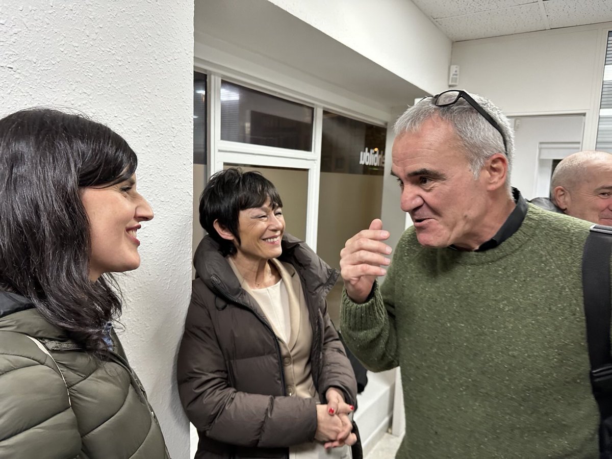 Nekane Zinkunegi Barandiaran (@nekanezinkunegi) on Twitter photo .<a href="/GARA_mzubimendi/">Mikel Zubimendi</a>-ren 'Han egon zen' liburuaren aurkezpena, Zarautzen. Jose Luis Elkorori eta Imanol Muruari aitortza goxoa.
Alkatetzetatik herri eraikuntzari ekarpena egin zion belaunaldi hark, eta horretan dihardute beste hainbatek.
Nazio ondarea jaso eta transmititzen. .<a href="/GARA_mzubimendi/">Mikel Zubimendi</a>-ren 'Han egon zen' liburuaren aurkezpena, Zarautzen. Jose Luis Elkorori eta Imanol Muruari aitortza goxoa.
Alkatetzetatik herri eraikuntzari ekarpena egin zion belaunaldi hark, eta horretan dihardute beste hainbatek.
Nazio ondarea jaso eta transmititzen.