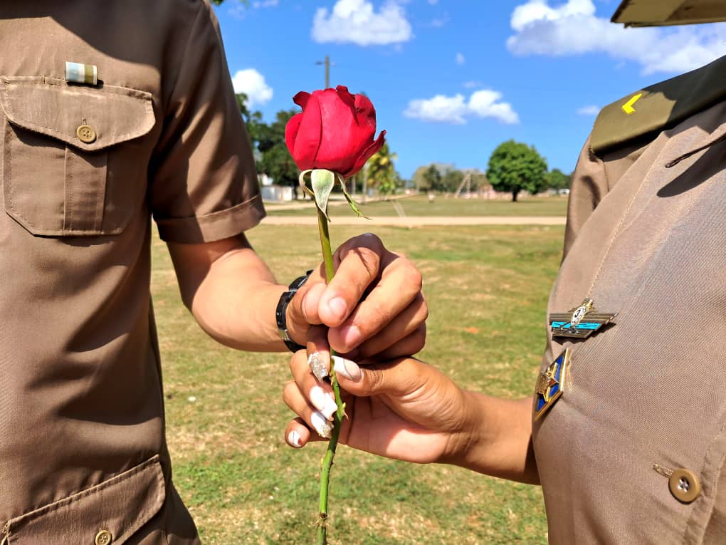 La preparación militar es fuerte y arriesgada, pero siempre existe un momento para el amor.
R/M La Habana.
#SiempreAntimperialista