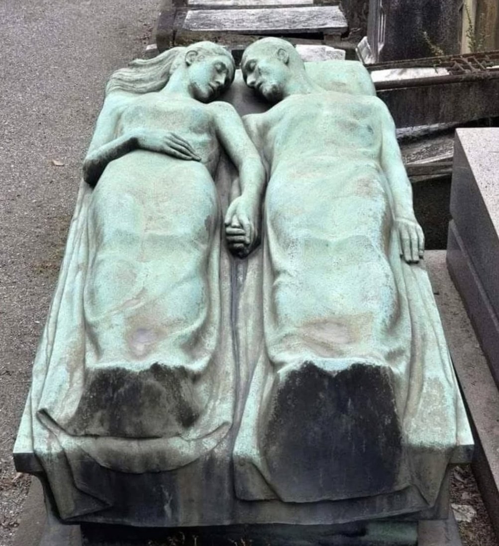 "Hem varlığımız bir olmalı hem de yokluğumuz."