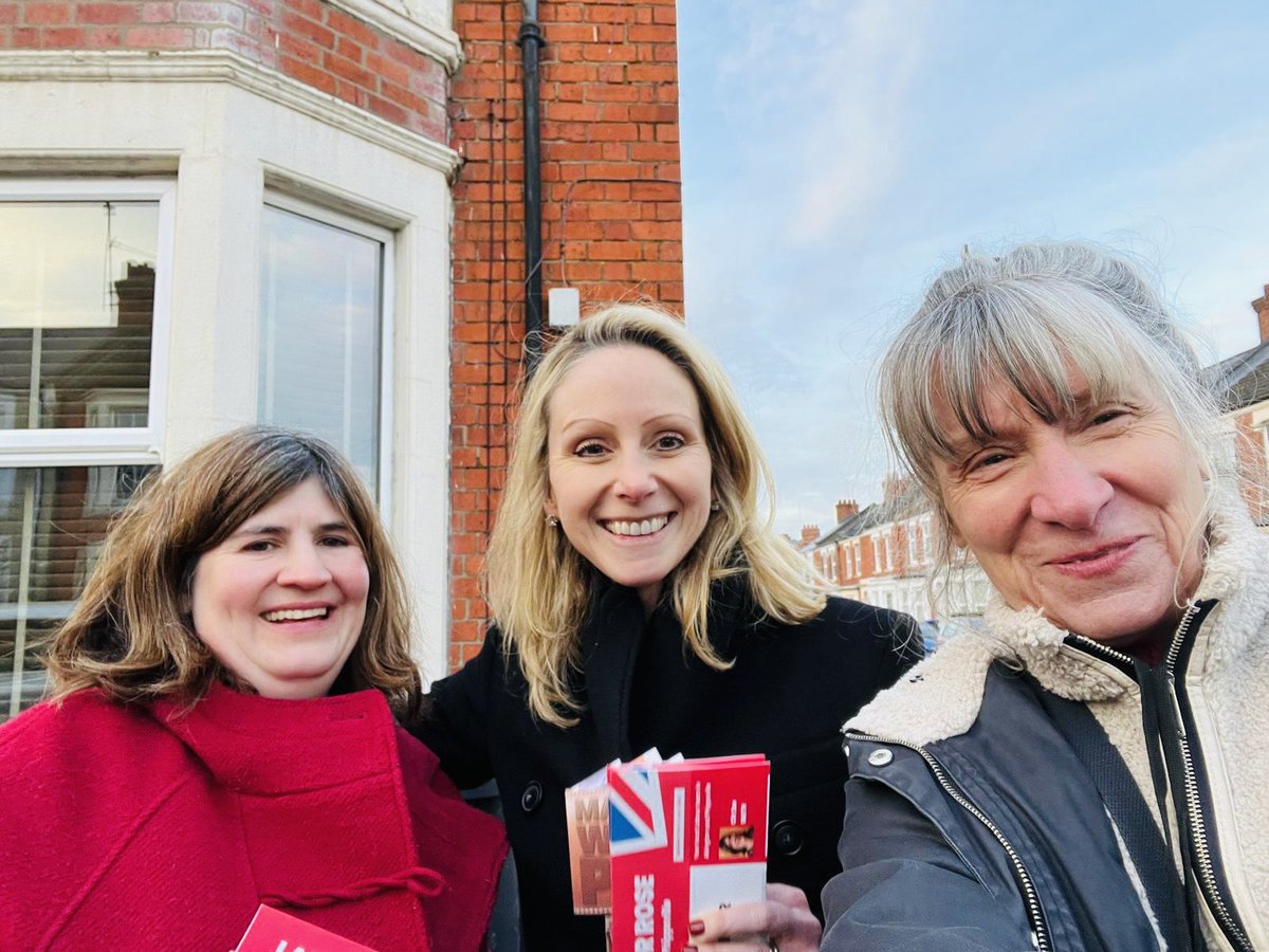 Walking the chilly streets of Abington with Cllr Zoe Smith <a href="/LoquorZoe/">Zoe Smith</a> &amp; Cllr Lewis-Nichol this aft! 

Some really good discussions about local planning decisions &amp; our town centre, amongst  other things. As ever, thanks to everyone who opened their doors for a chat.