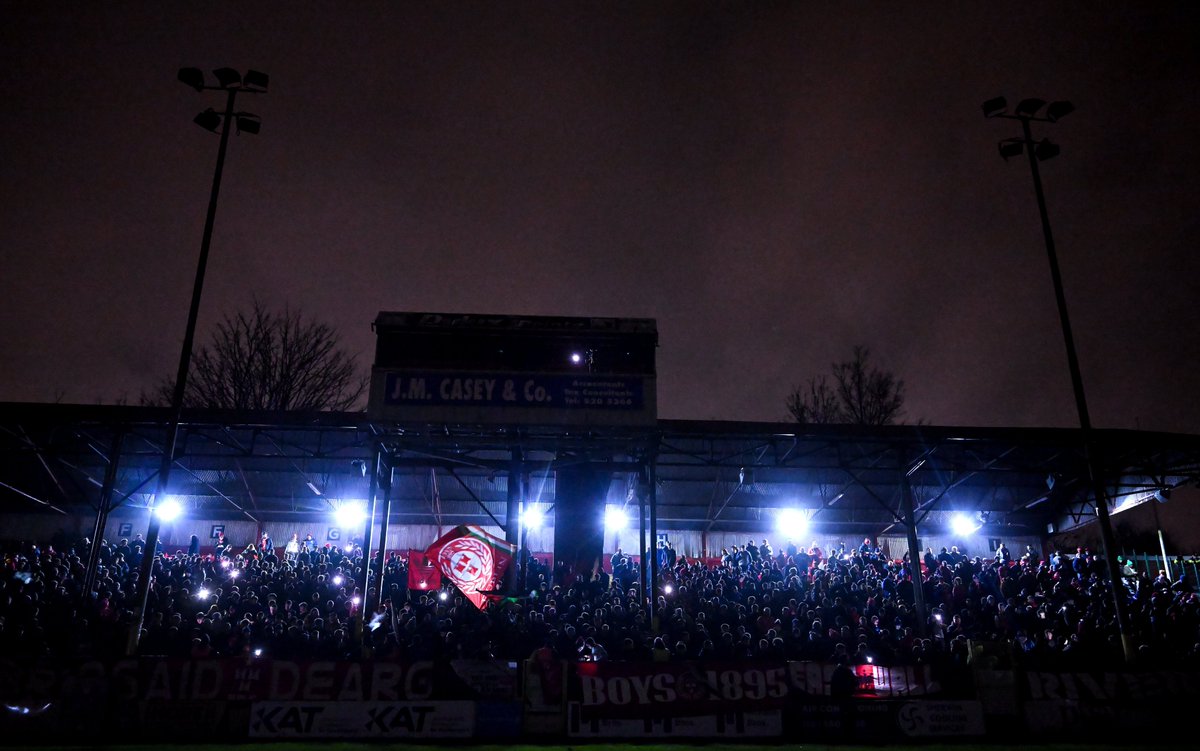 LeagueofIreland's tweet image. A decision will be made in 15 minutes at Tolka Park as the power has gone due to a blown ESB fuse.