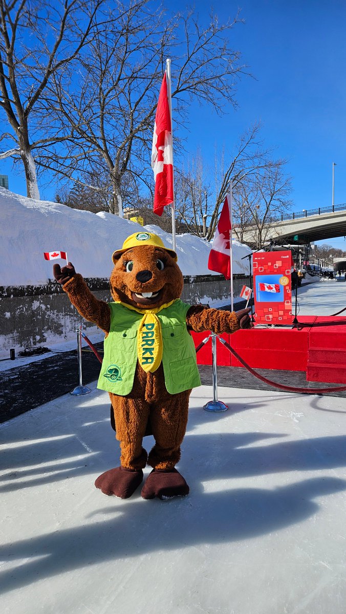 #ParcsCanada est fière d’avoir assisté au lancement des festivités célébrant le 60e anniversaire du #DrapeauCanadien 🇨🇦, en présence de l'honorable Mona Fortier et de Joan O'Malley, première couturière du drapeau, ainsi que de notre mascotte bien-aimée, Parka. #JourDuDrapeau