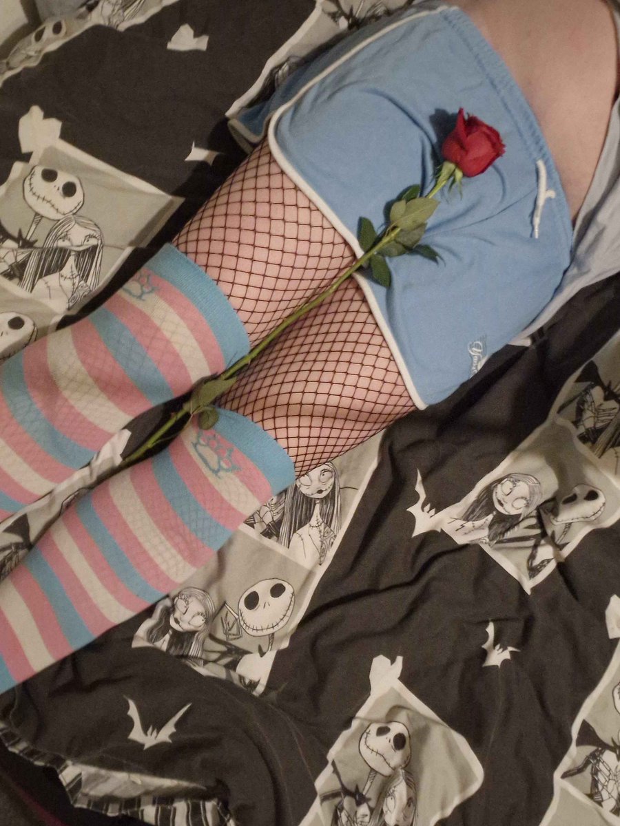 More #ValentinesDay posting :3 

#trans #femboy #feet