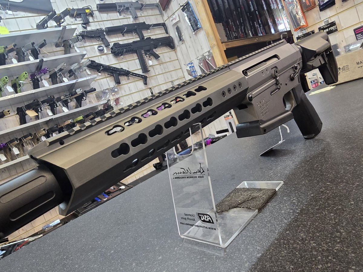 The Dracary, featured in JW in all it's glory.
linktr.ee/leicestershire…

#johnwick #johnwickairsoft #dracarys #airsoftshotgun #johnwickguns #airsoftcqb #movieguns #airsoftuk #leicestershireairsoft